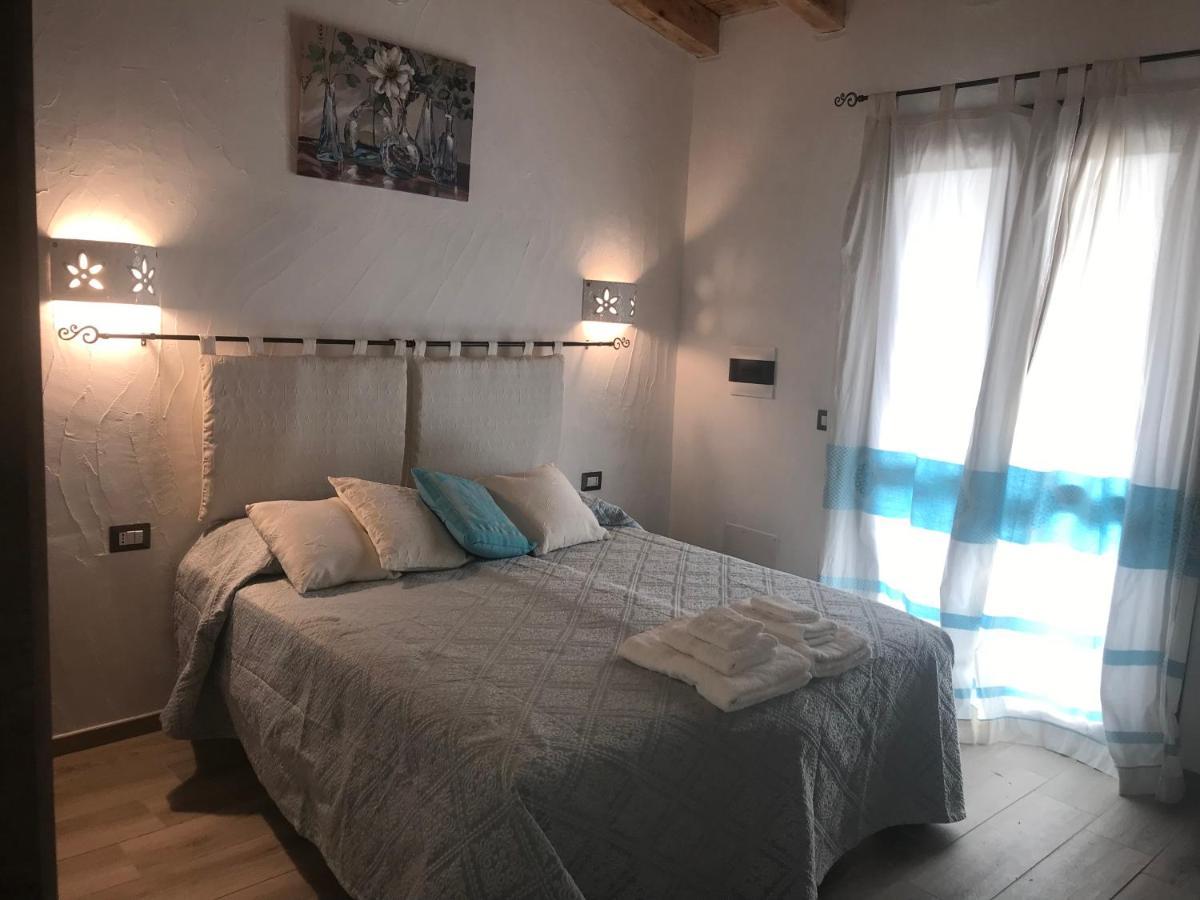 La Fragola In Campagna 6 K M Da San Pantaleo酒店 外观 照片