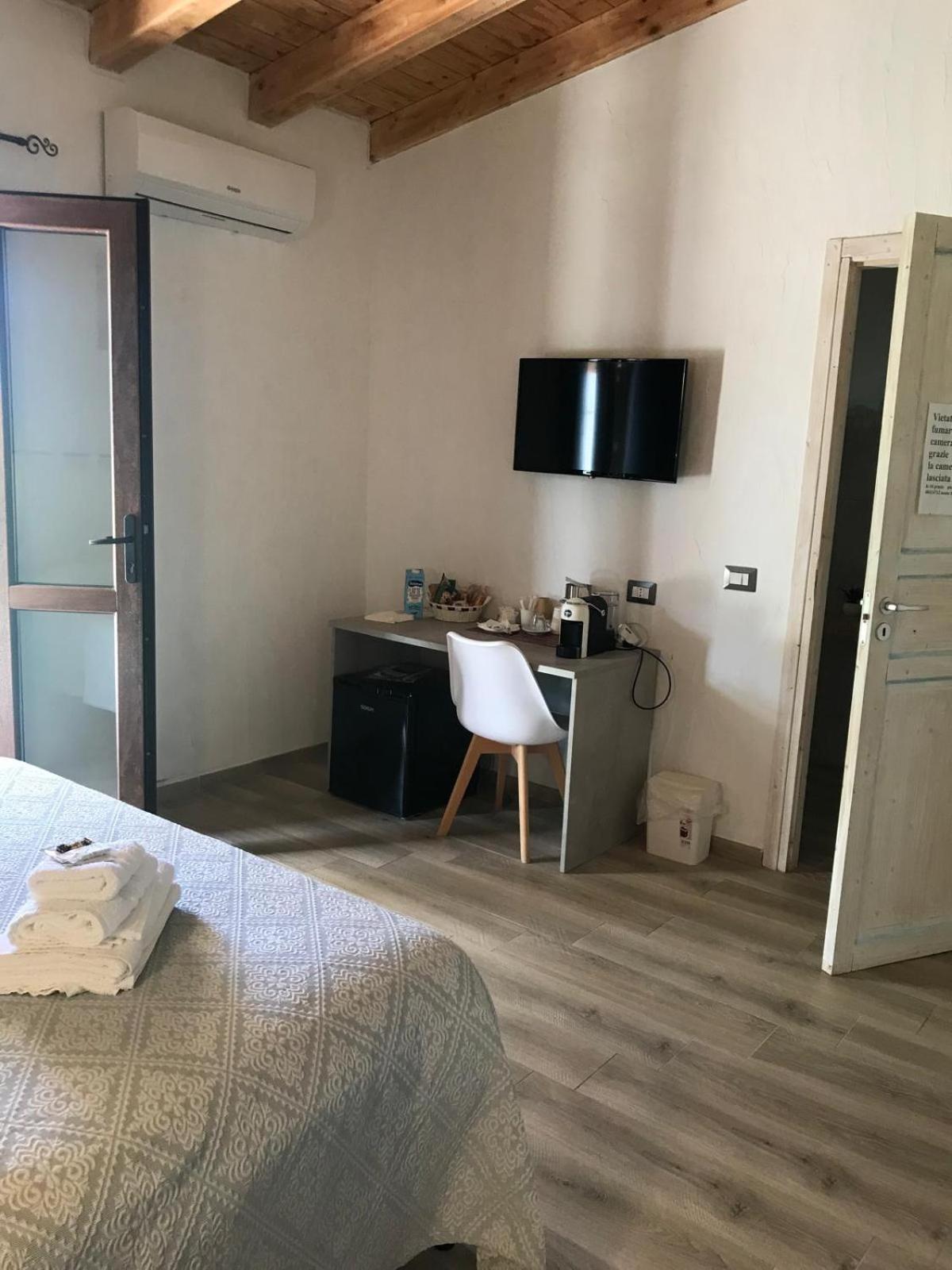 La Fragola In Campagna 6 K M Da San Pantaleo酒店 外观 照片